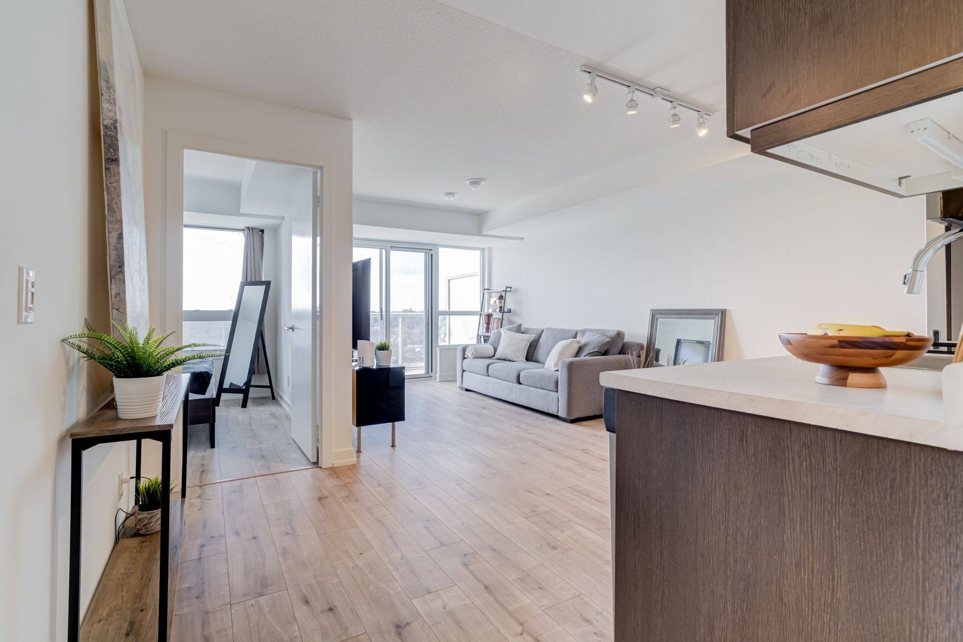 Toronto W04, ON M9N 0B6,10 Wilby CRES #1204