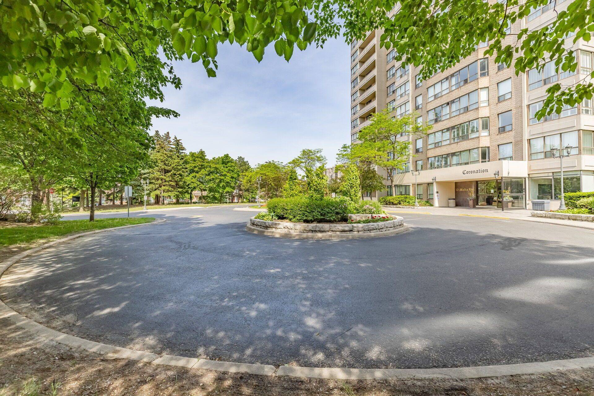 Brampton, ON L6Y 4G6,10 Malta AVE S #702