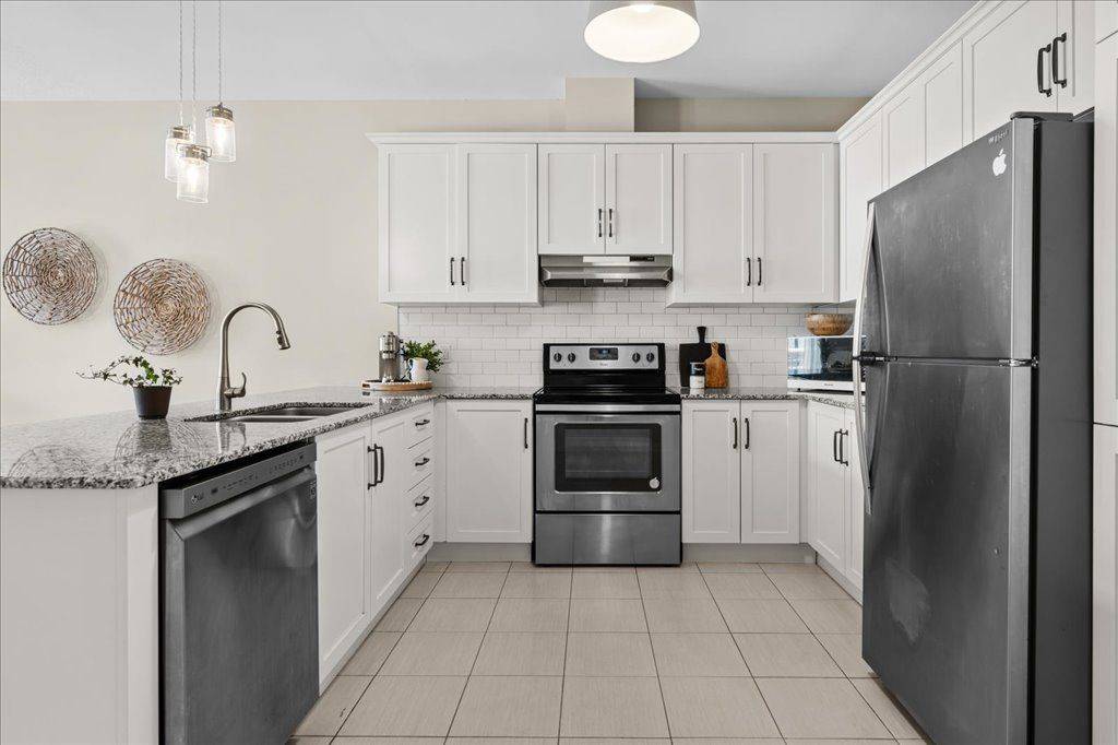 Grimsby, ON L3M 0H8,14 Turbinia CT