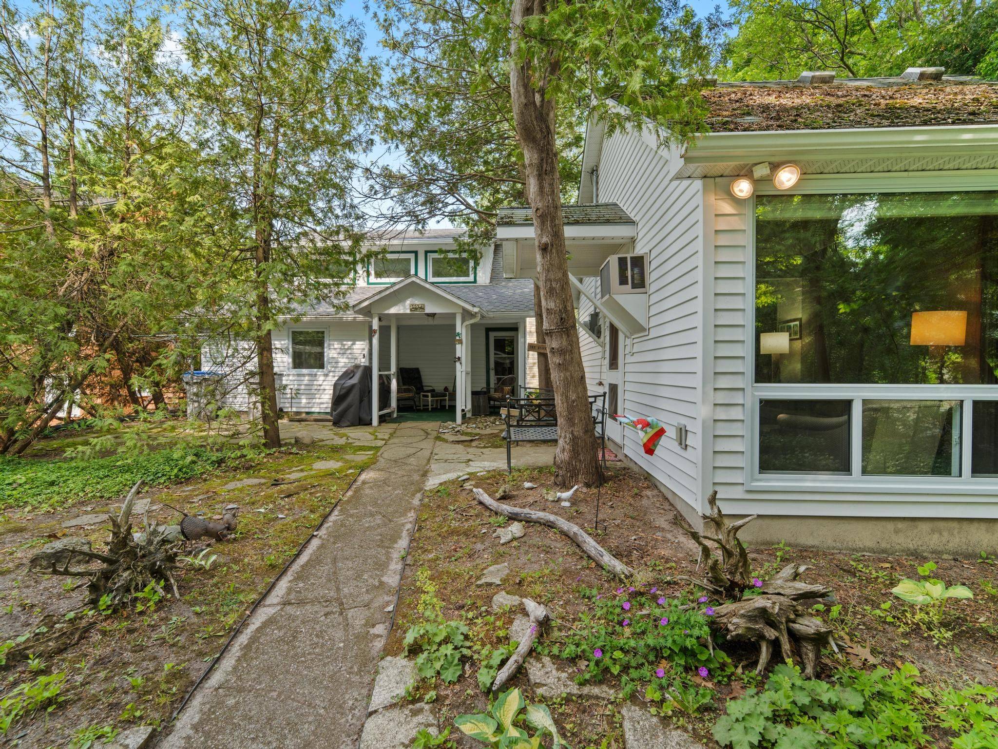 33 Lakeshore DR, South Huron, ON N0M 1T0