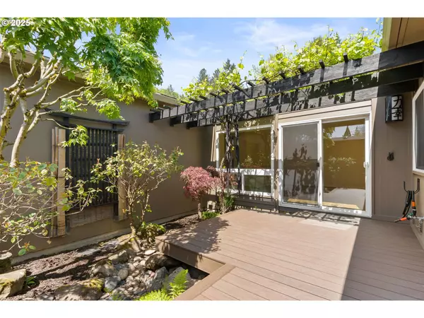 Lake Oswego, OR 97035,62 CONDOLEA TER