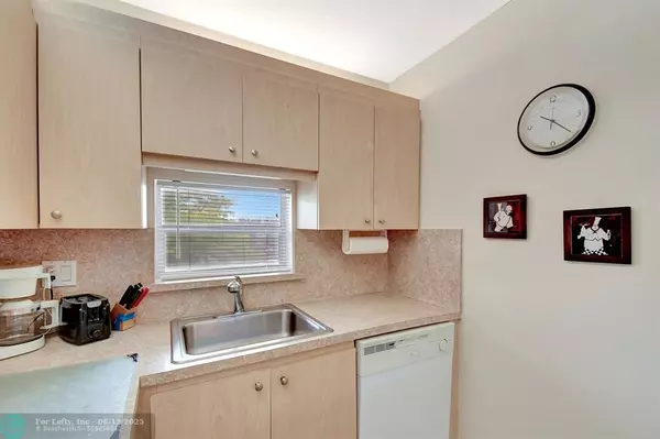 Pembroke Pines, FL 33025,9811 N Hollybrook Lake Dr #308