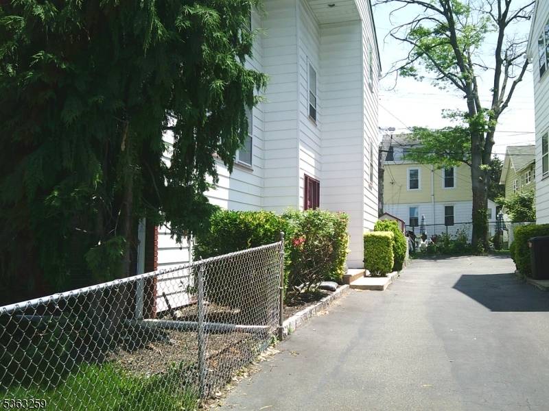 208 N Park St, East Orange City, NJ 07017