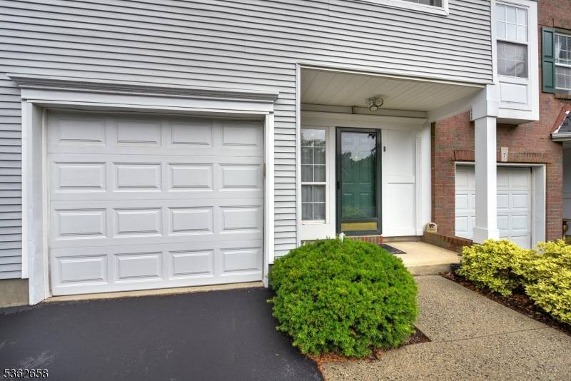 Bernards Twp., NJ 07920,8 Clark Ct
