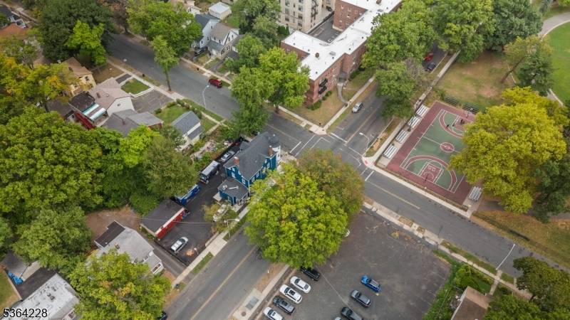 East Orange City, NJ 07018,67 Oak St