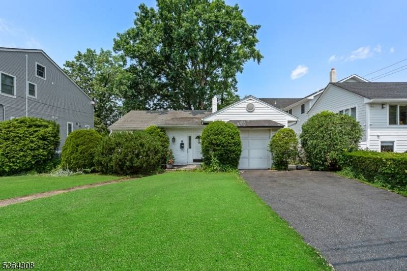 8 Hampton Rd, Clifton City, NJ 07012
