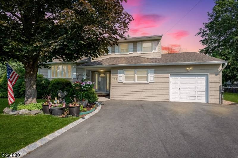 144 Acorn Dr, Clark Twp., NJ 07066