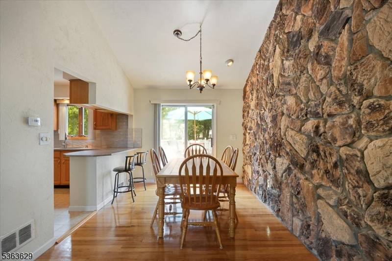 Totowa Boro, NJ 07512,16 Craig Ct