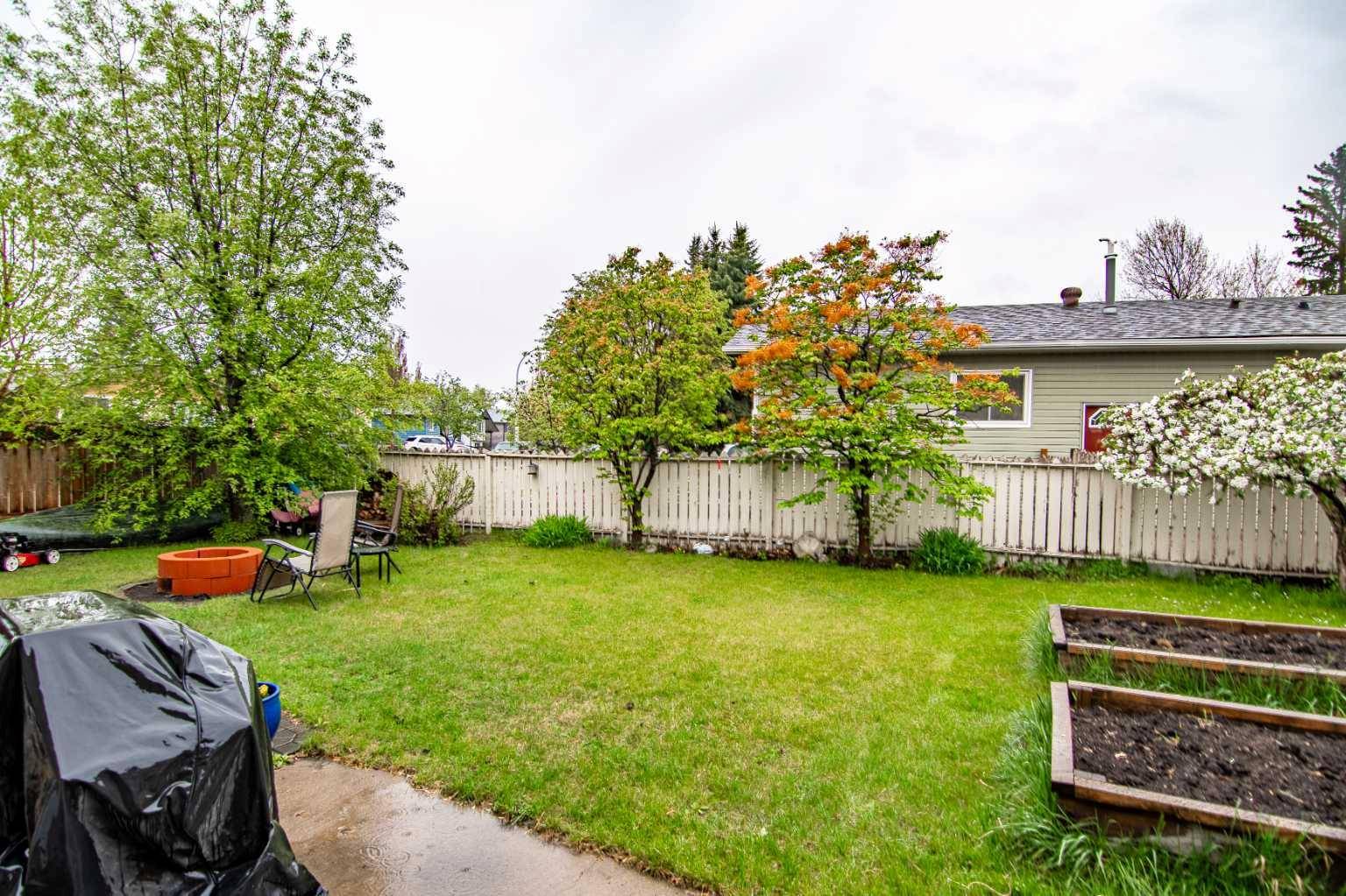 Lacombe, AB T4L 1V3,41 Willow CRES