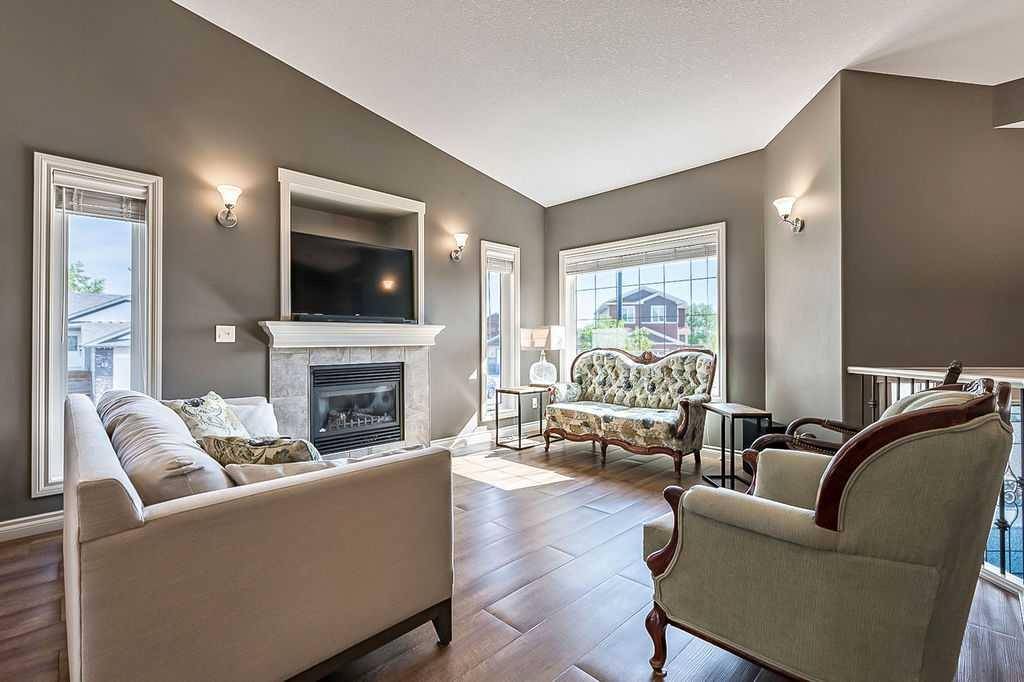 Diamond Valley, AB T0L 2A0,214 Regent RD