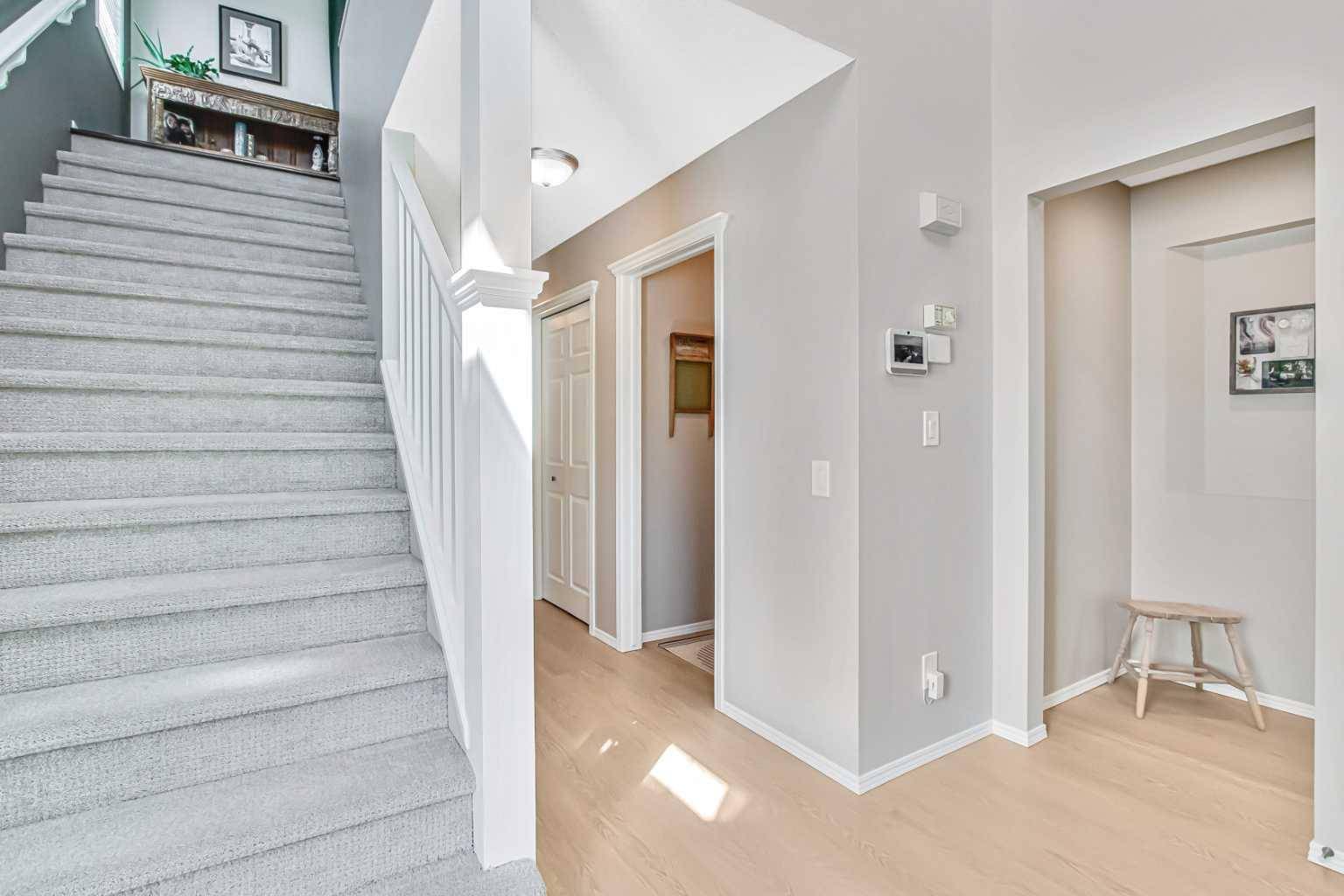 Calgary, AB T2Z 4E3,959 Prestwick CIR Southeast