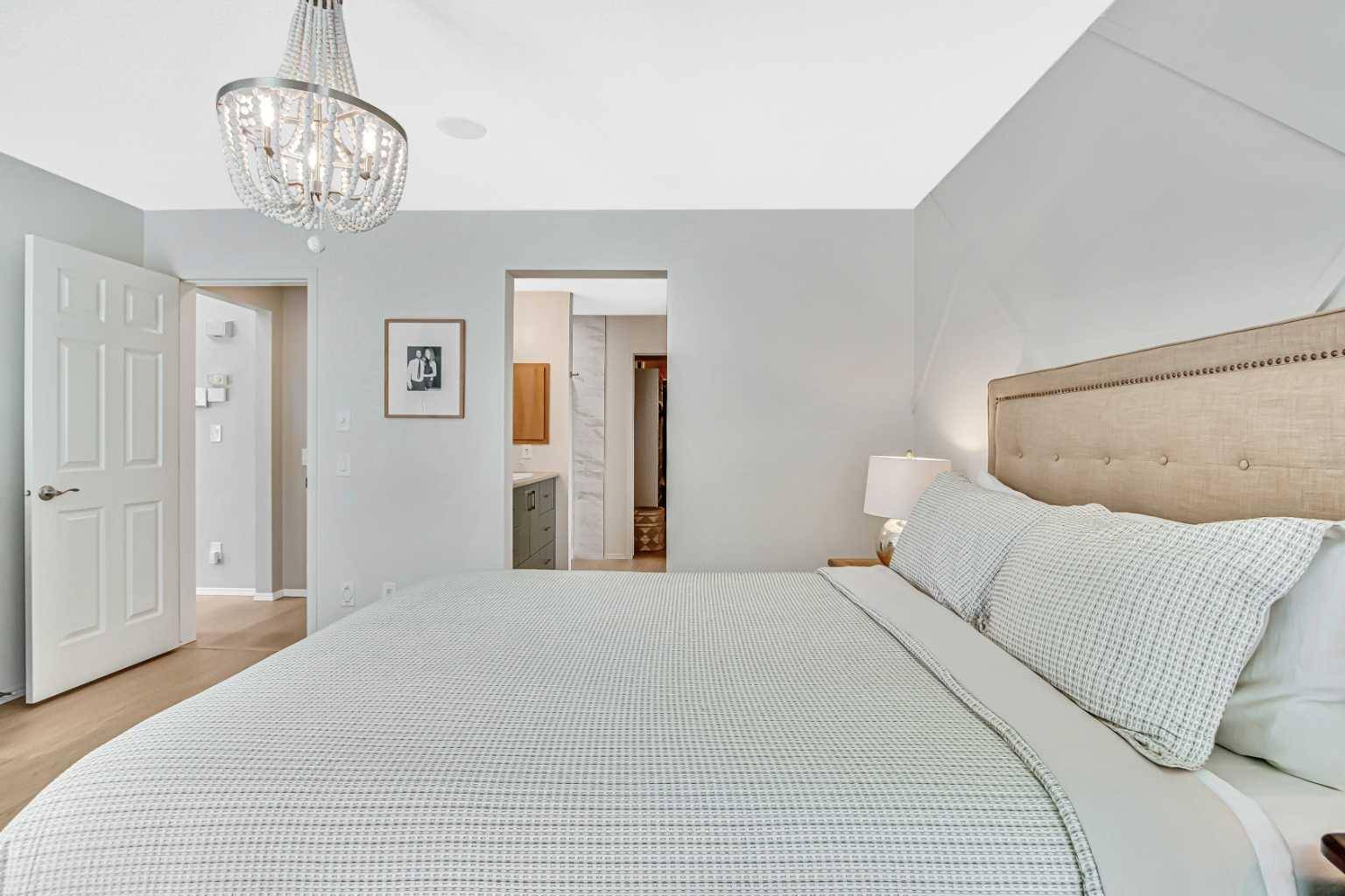 Calgary, AB T2Z 4E3,959 Prestwick CIR Southeast