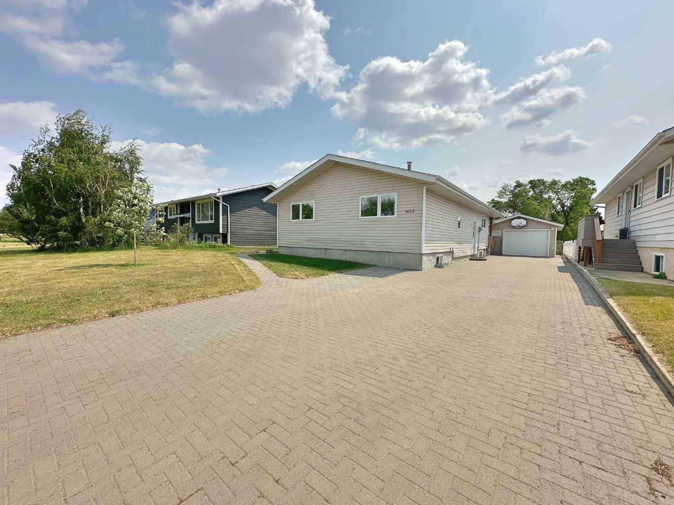 Wainwright, AB T9W1H7,1633 7 AVE AVE