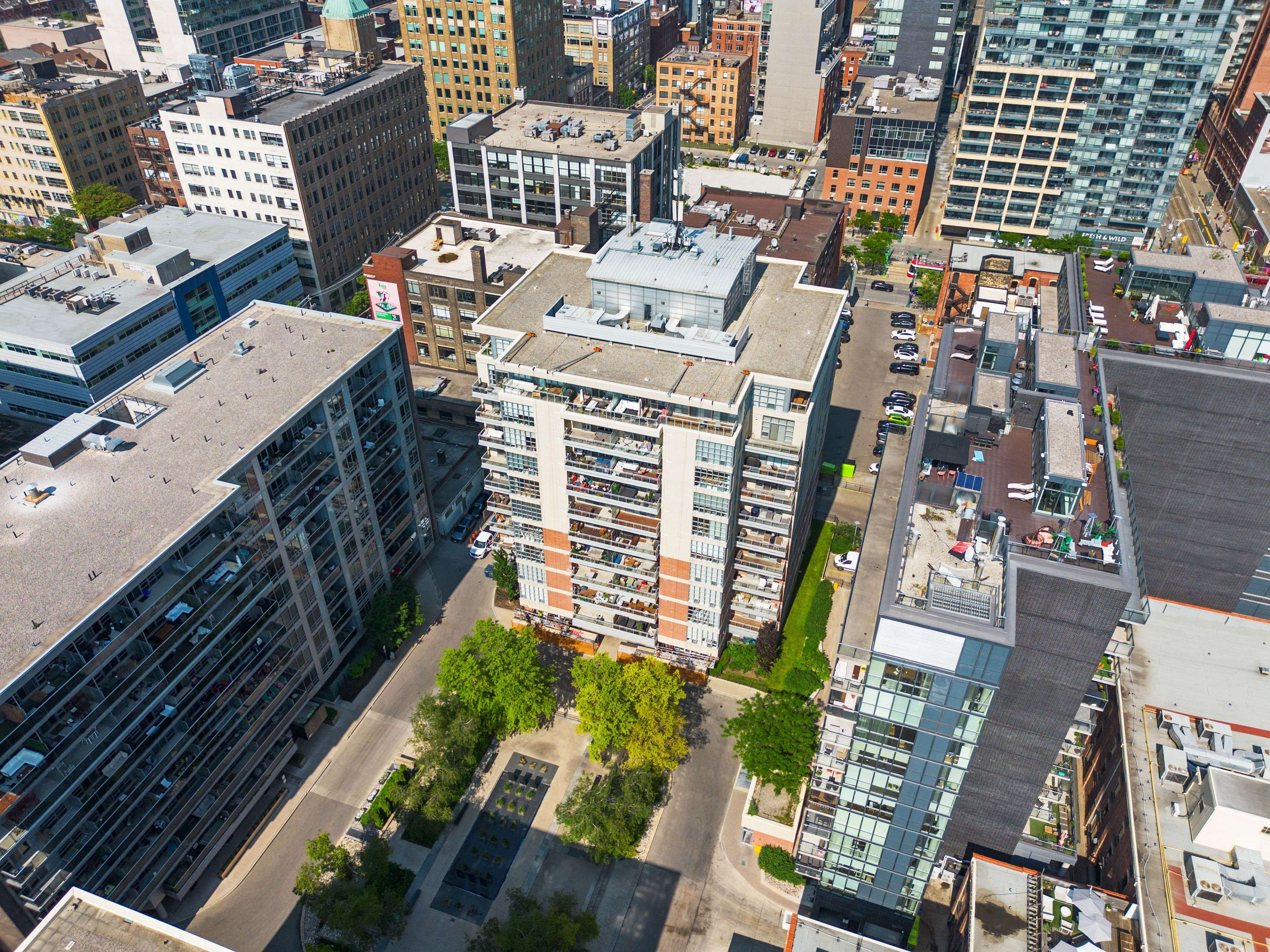 Toronto C01, ON M5V 2L5,23 Brant S ST #209
