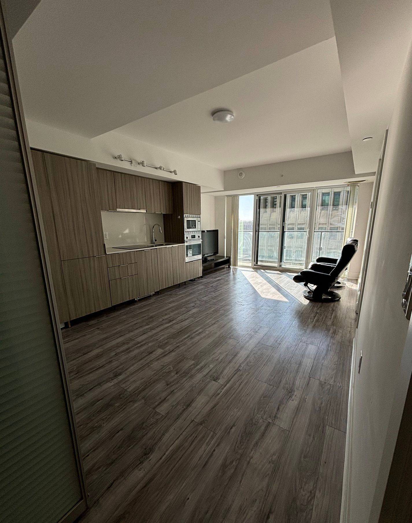 Toronto C01, ON M5S 2A2,955 Bay ST #2009