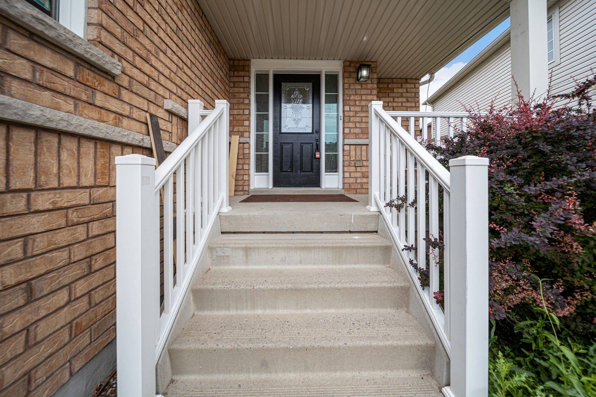 Clarington, ON L1C 0C9,91 Laprade SQ