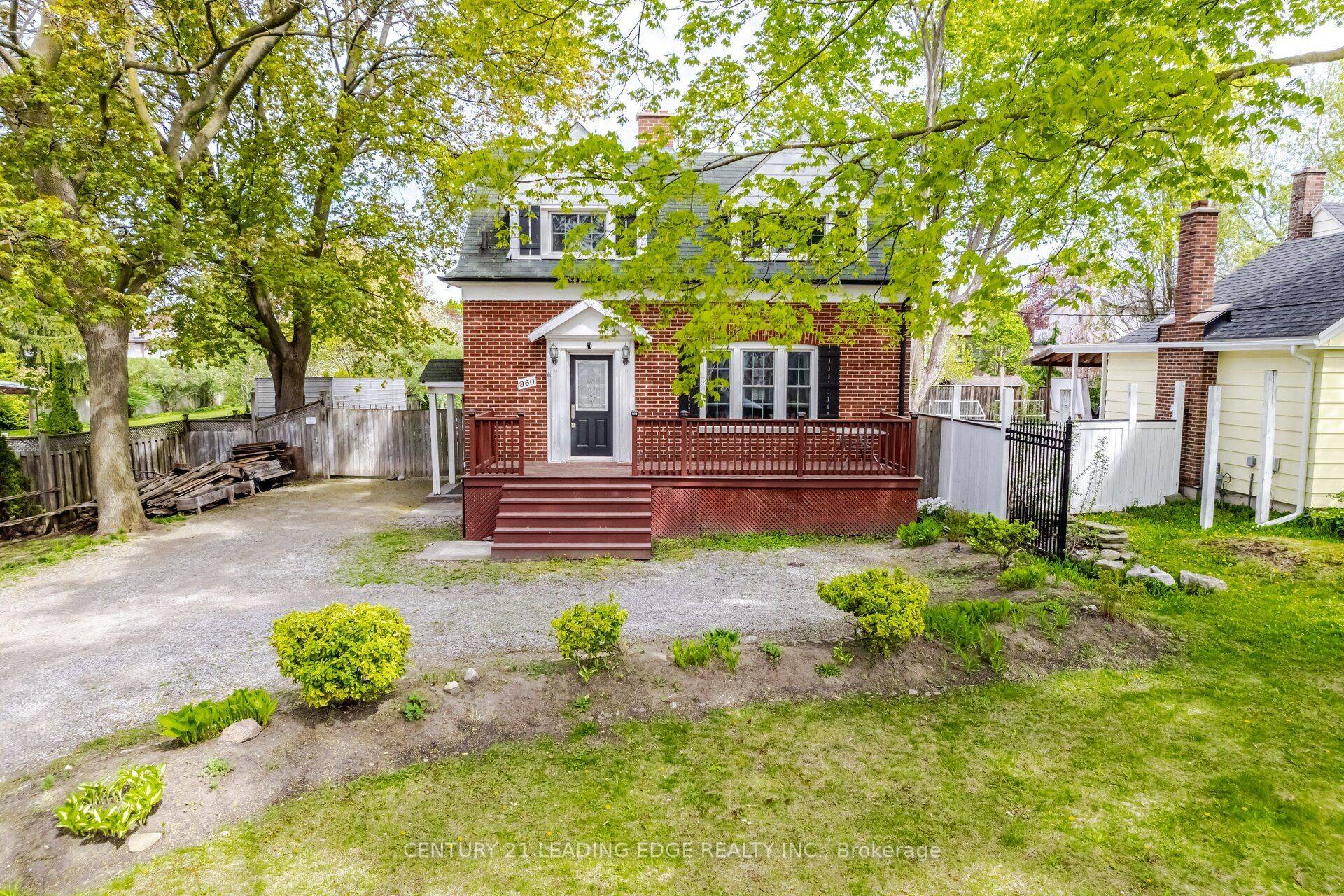 Oshawa, ON L1H 1H2,980 King ST E