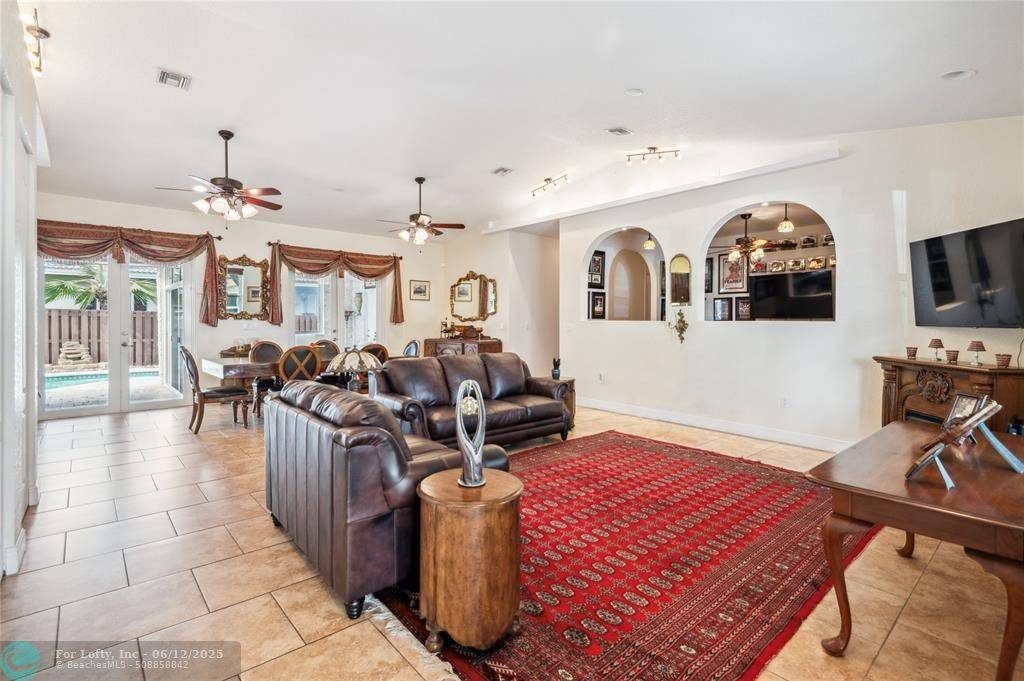 Dania Beach, FL 33004,49 SE 6th St