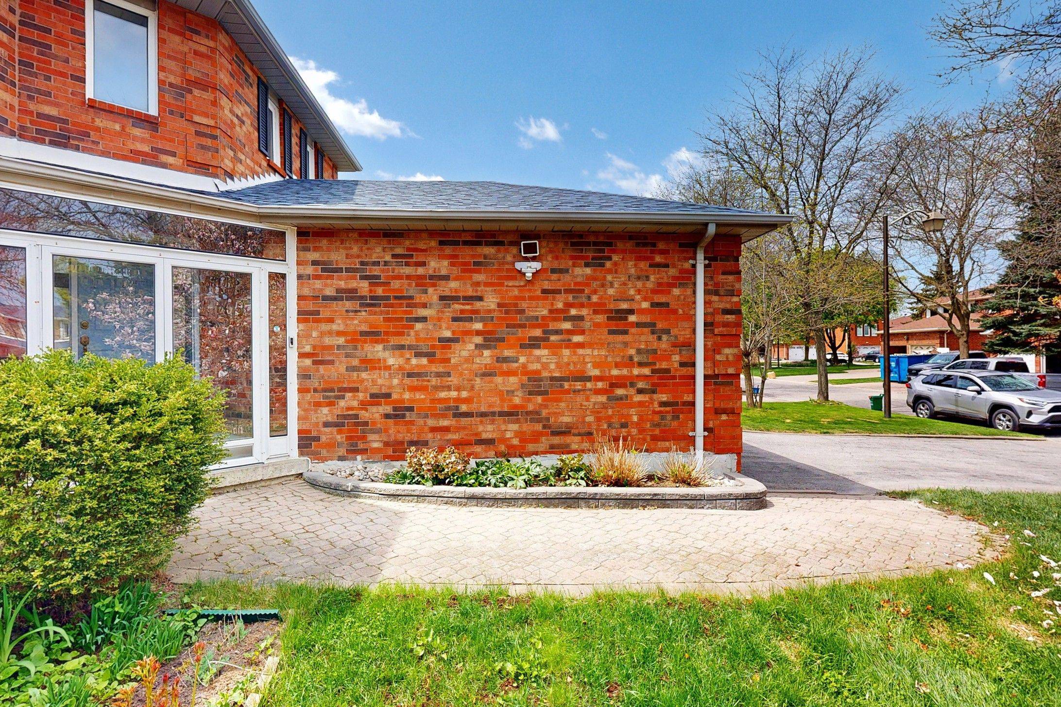 Markham, ON L3R 8K9,7 Lancashire RD