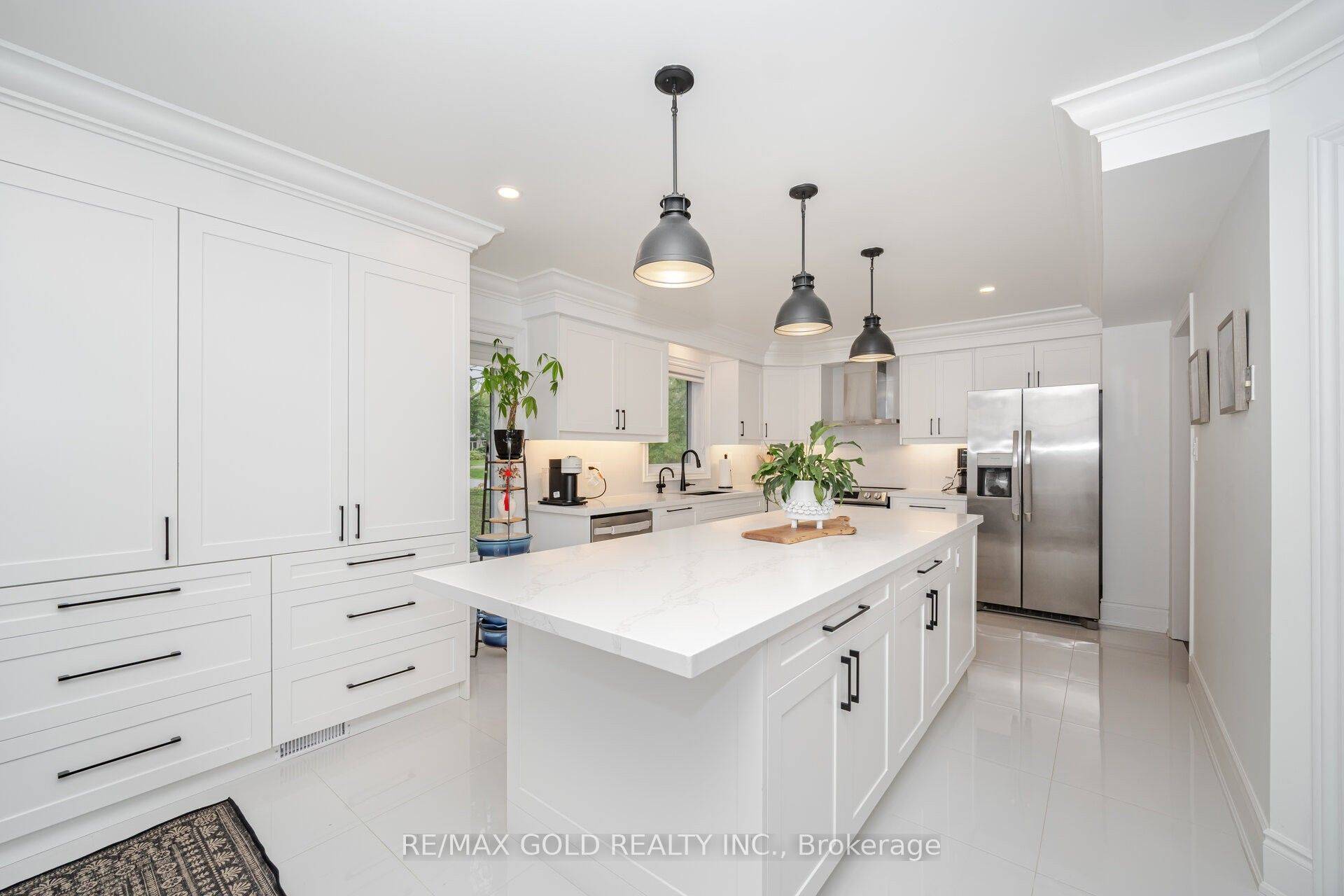 Springwater, ON L9X 0S2,6 Alana DR