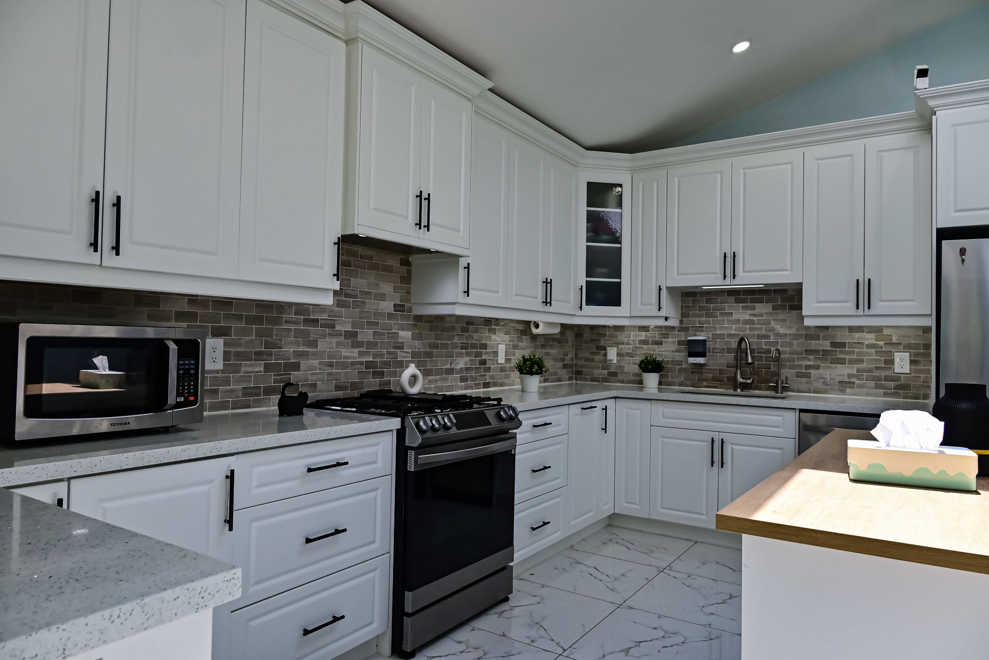 Mississauga, ON L4Y 1C2,2143 Russett RD