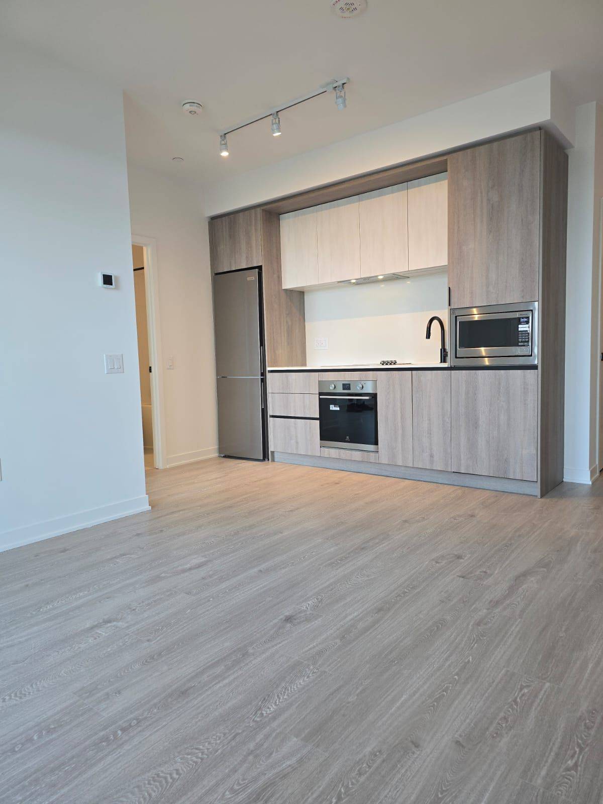 Mississauga, ON L5M 2V8,2495 Eglinton AVE W #702