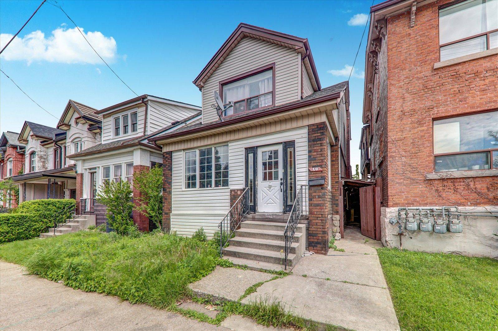 Hamilton, ON L8L 5P3,10 St Matthews AVE