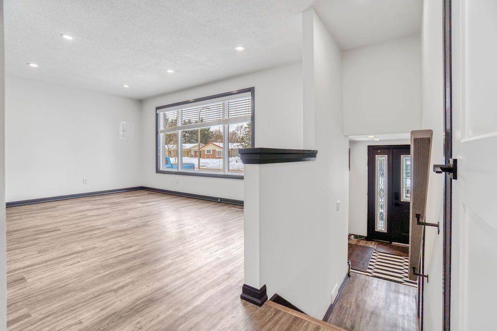 Kitchener, ON N2E 1E8,82 Shea CRES
