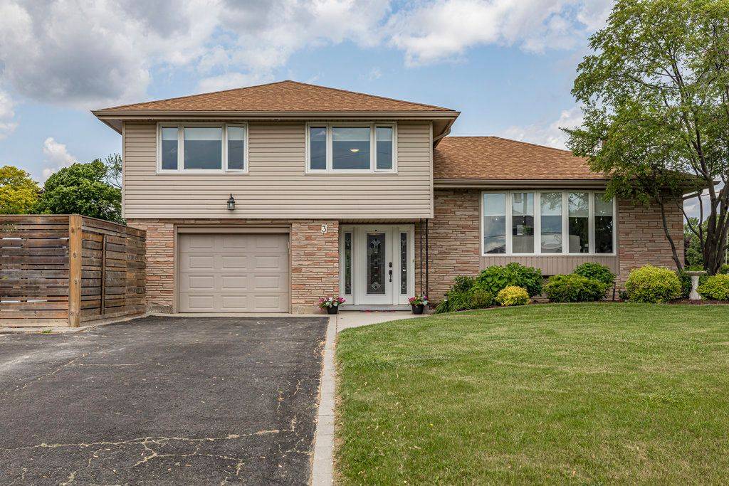 3 Romar DR, Hamilton, ON L9H 5E2
