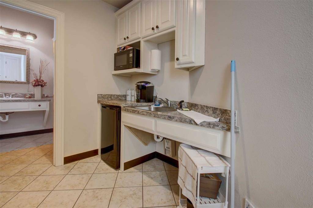 Burleson, TX 76028,117 Hillery Street