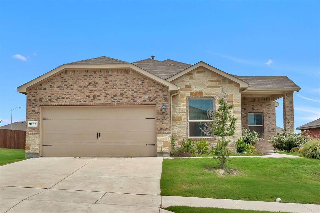 9752 New Bern Drive, Fort Worth, TX 76108