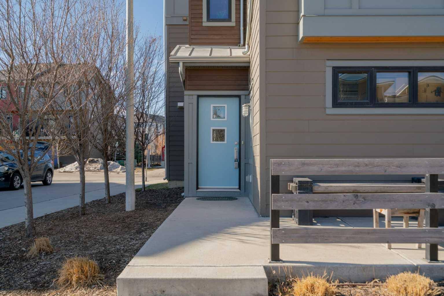 Calgary, AB T2X 4C4,960 Walden DR Southeast