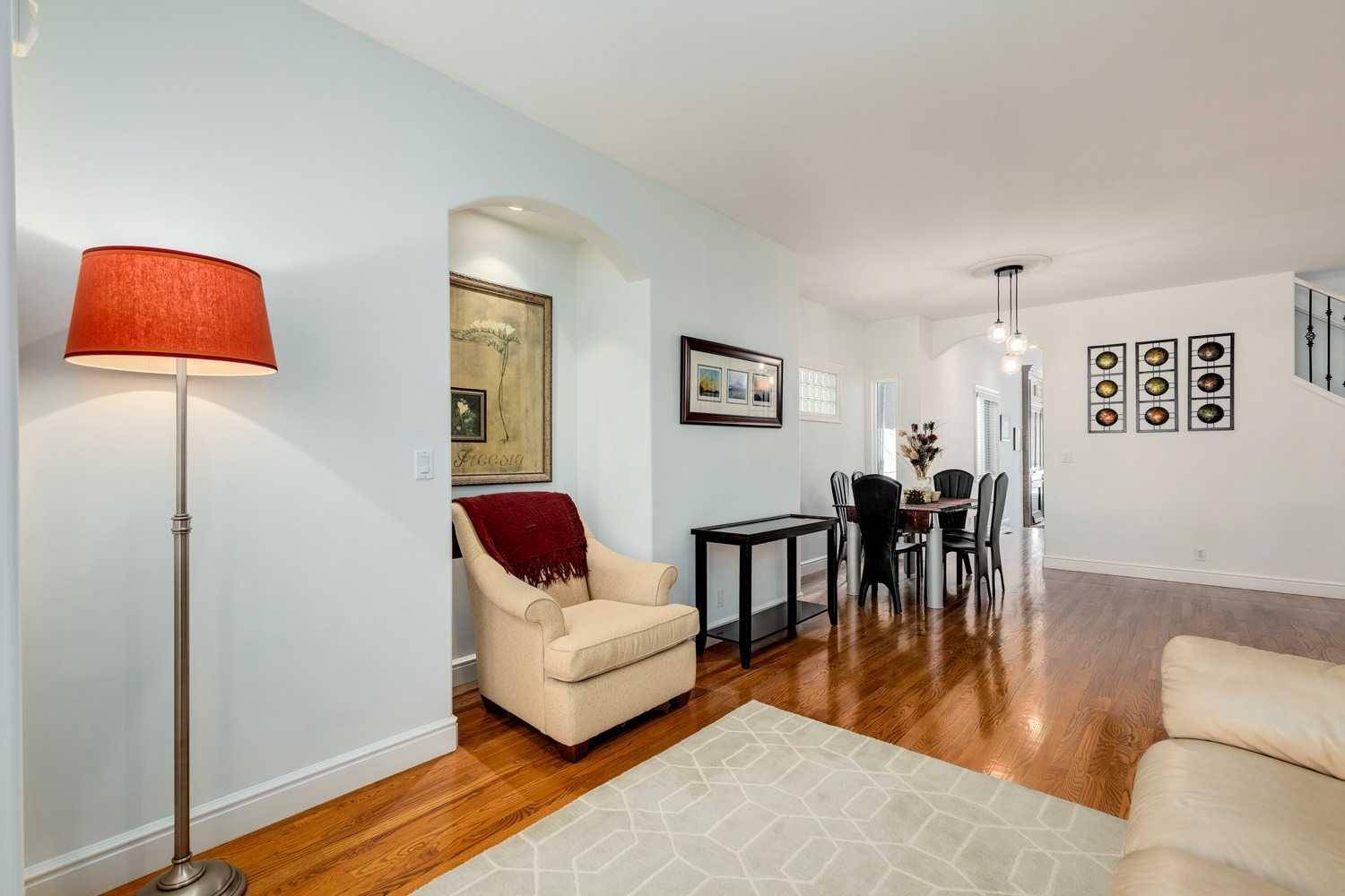 Calgary, AB T2T 4X7,3812 19 ST SW