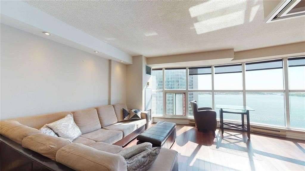 Toronto C01, ON M5J 2H2,99 Harbour SQ #2504