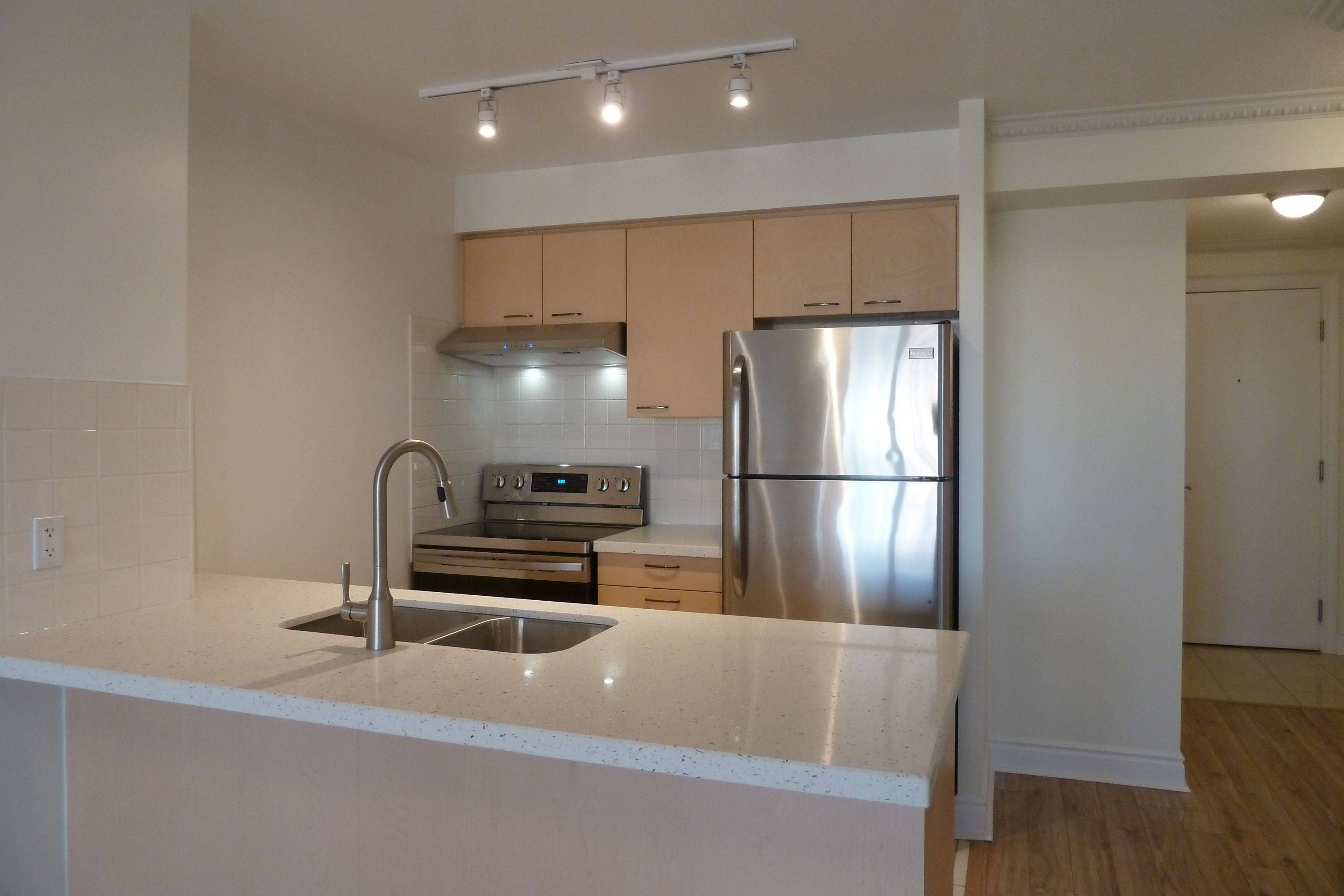 Markham, ON L3T 7Z1,51 Saddlecreek DR #815