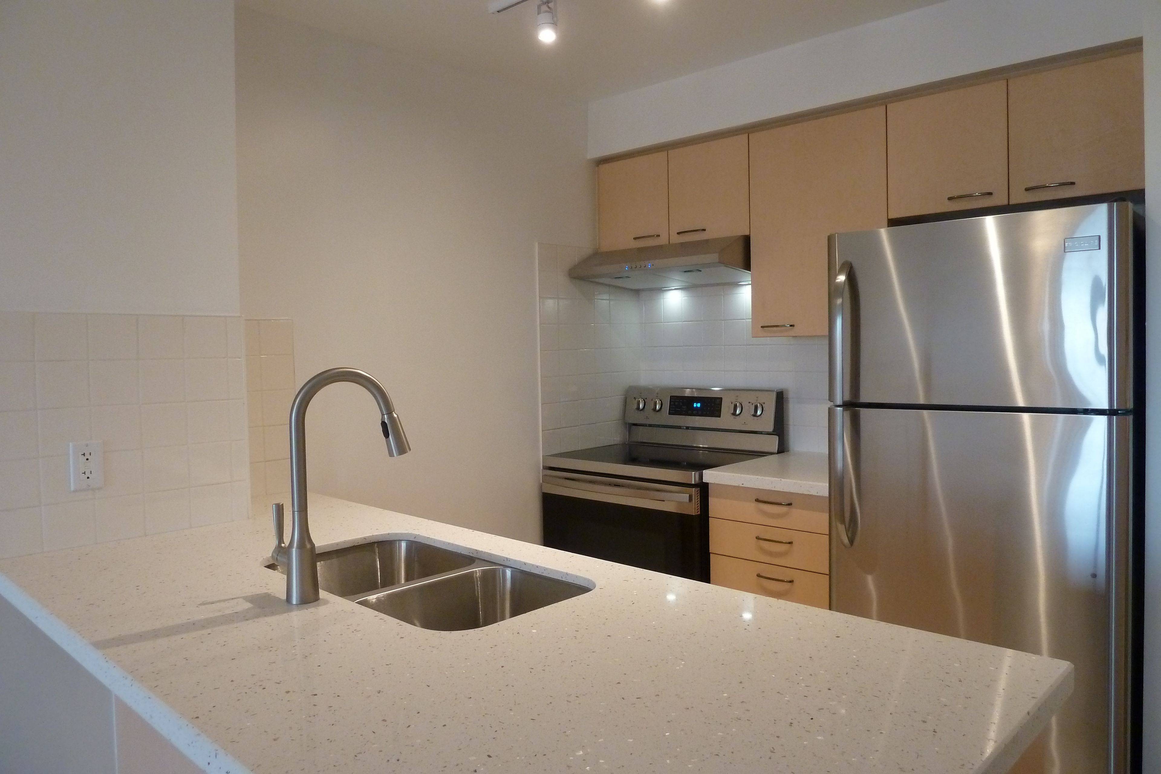 Markham, ON L3T 7Z1,51 Saddlecreek DR #815