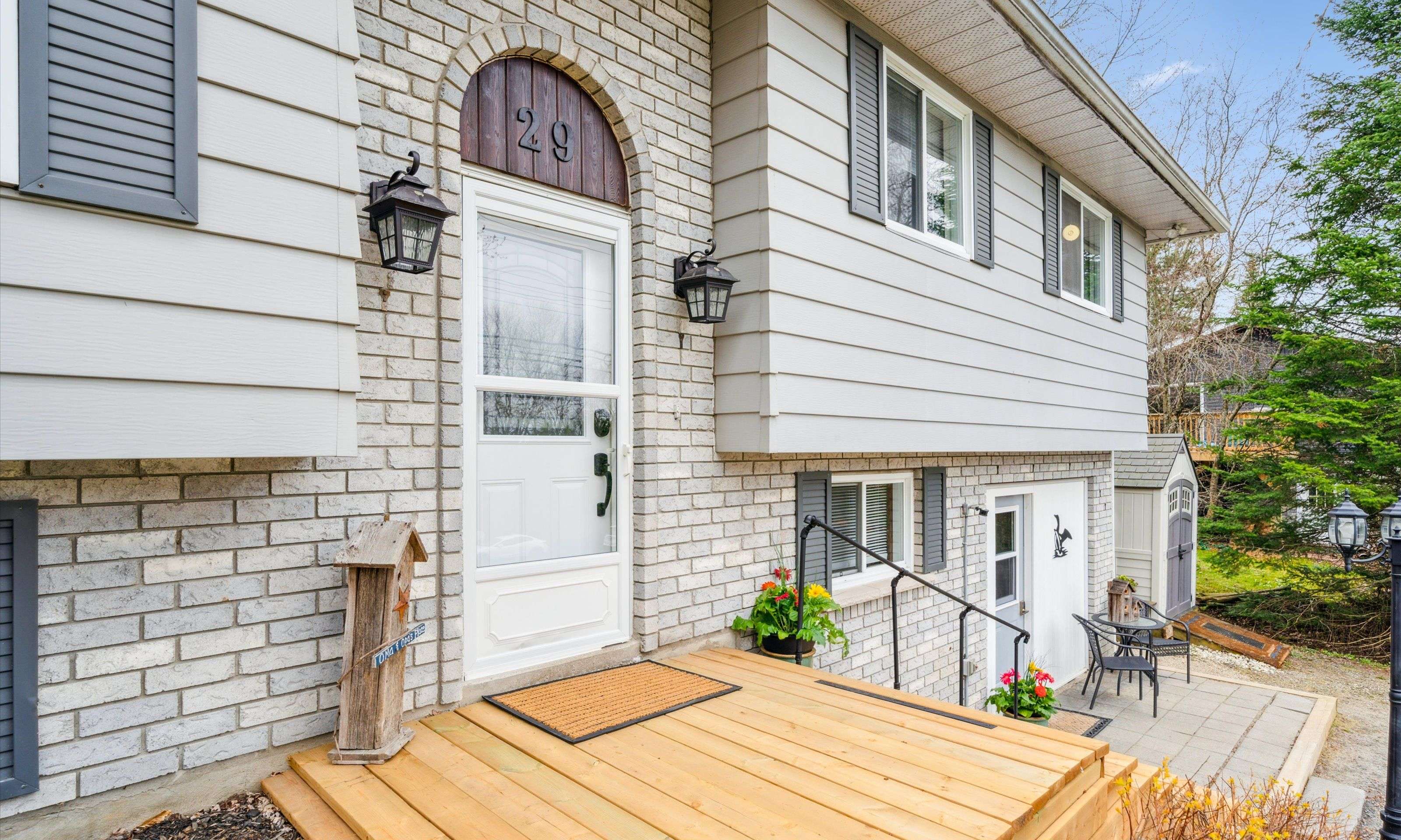 Huntsville, ON P1H 1T9,29 GEORGE ST