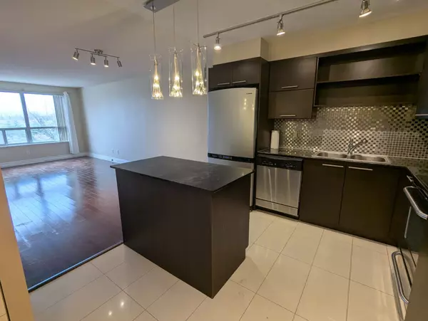 Markham, ON L3T 0A5,37 Galleria Pkwy #211