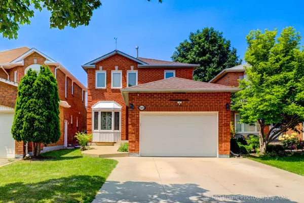 3310 Greenbelt CRES, Mississauga, ON L5N 5X1