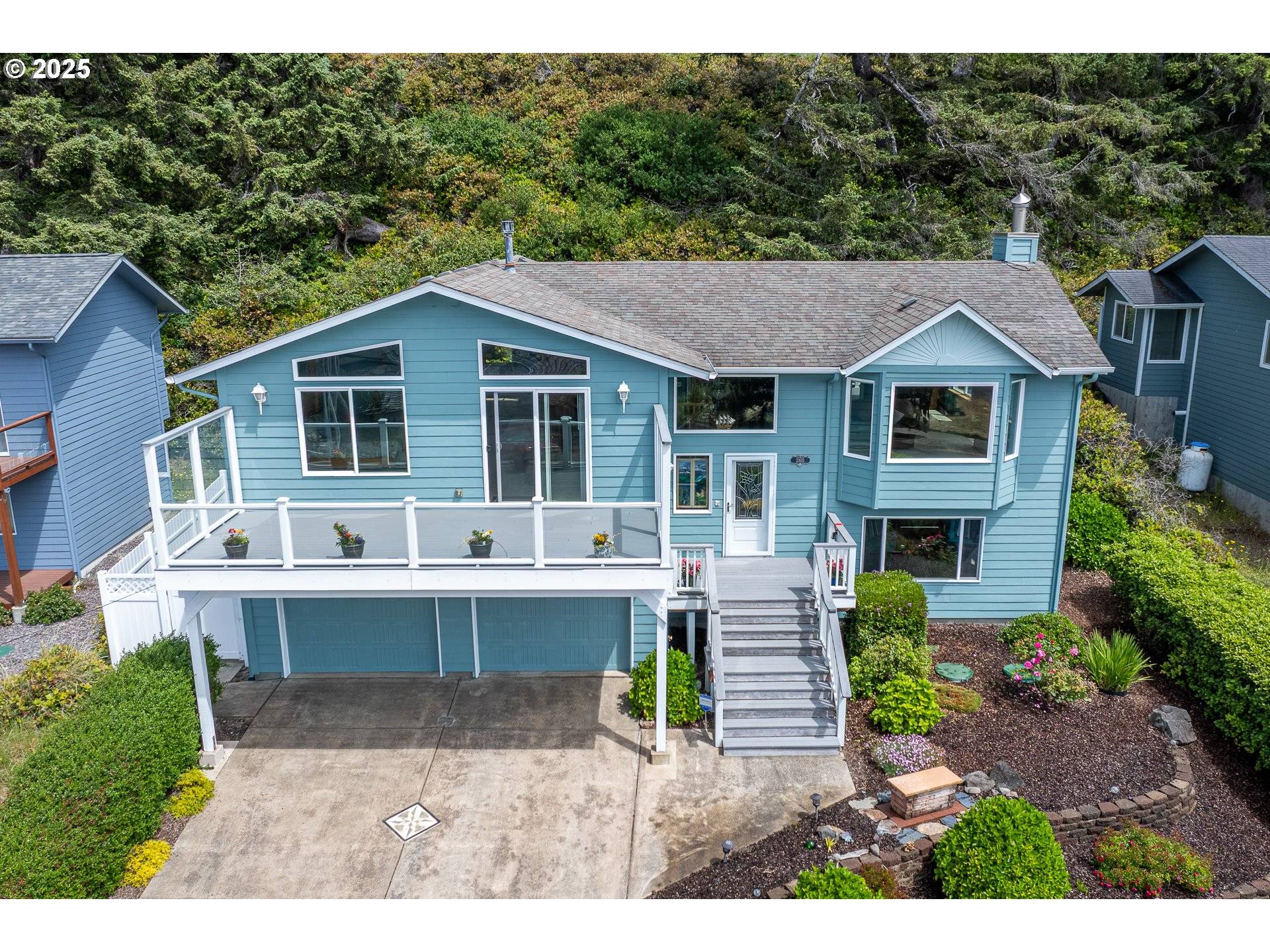 2105 NW PARKER AVE, Waldport, OR 97394
