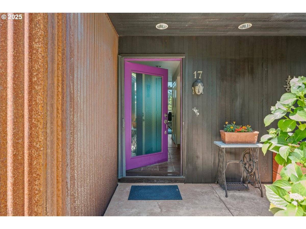 Portland, OR 97211,6901 SE OAKS PARK WAY #17