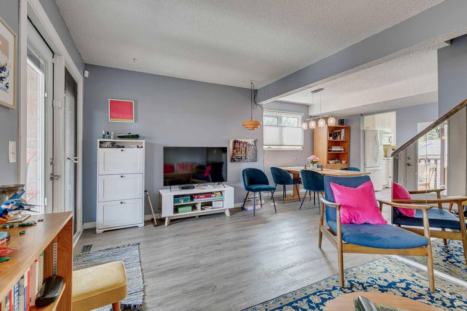 Calgary, AB T2W 3J2,3419 Cedarille DR SW