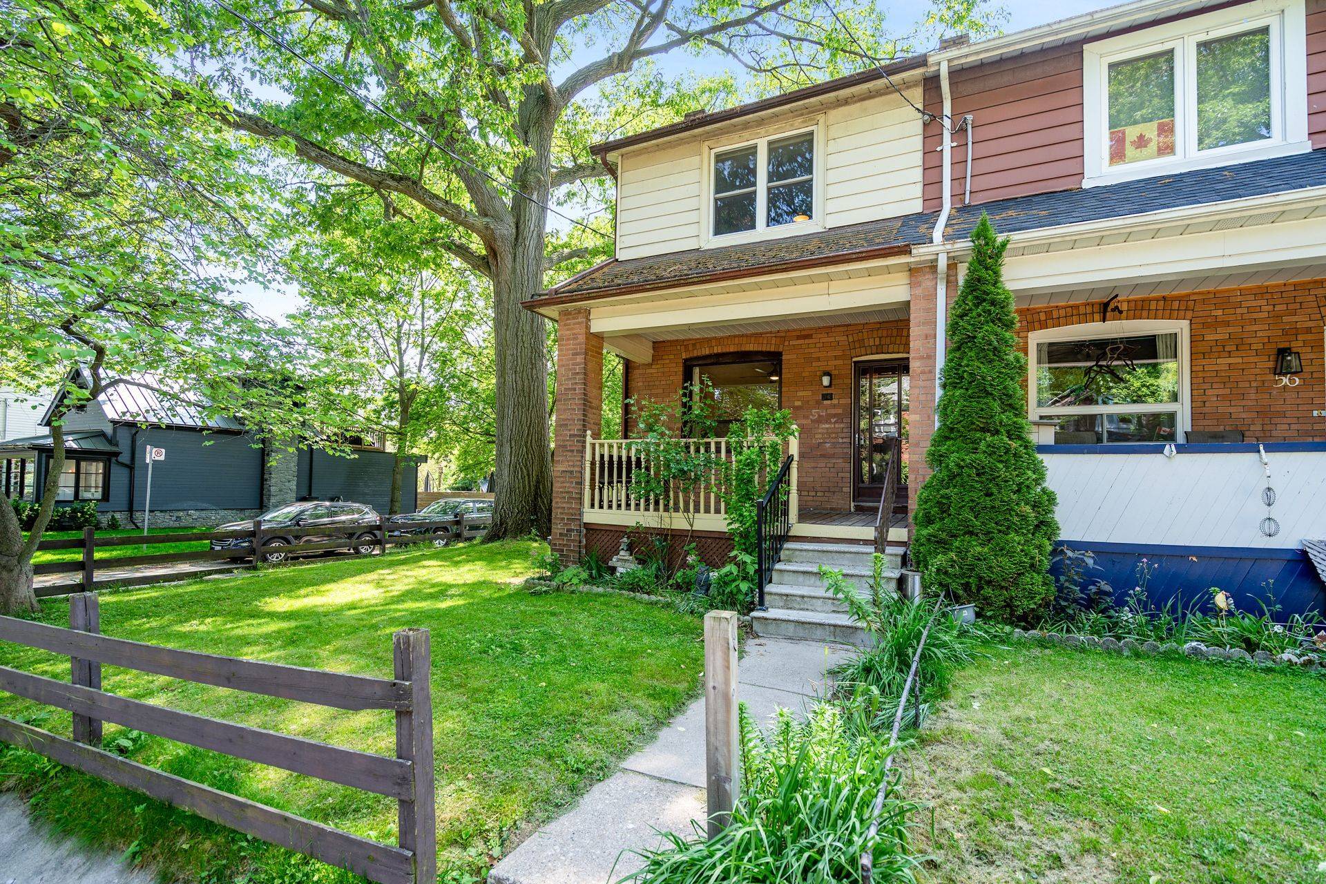 Toronto E02, ON M4L 3S5,54 Kenilworth AVE