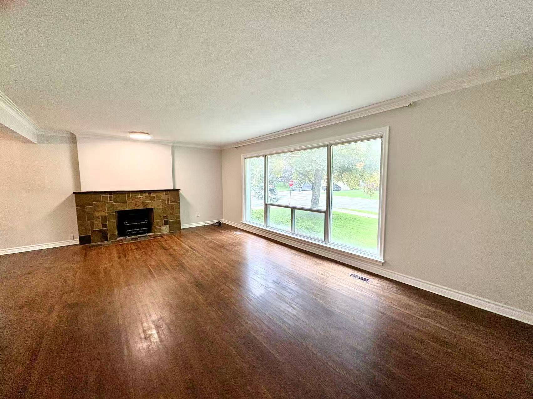 Richmond Hill, ON L4C 4W8,Upper 18 Leisure LN #Upper