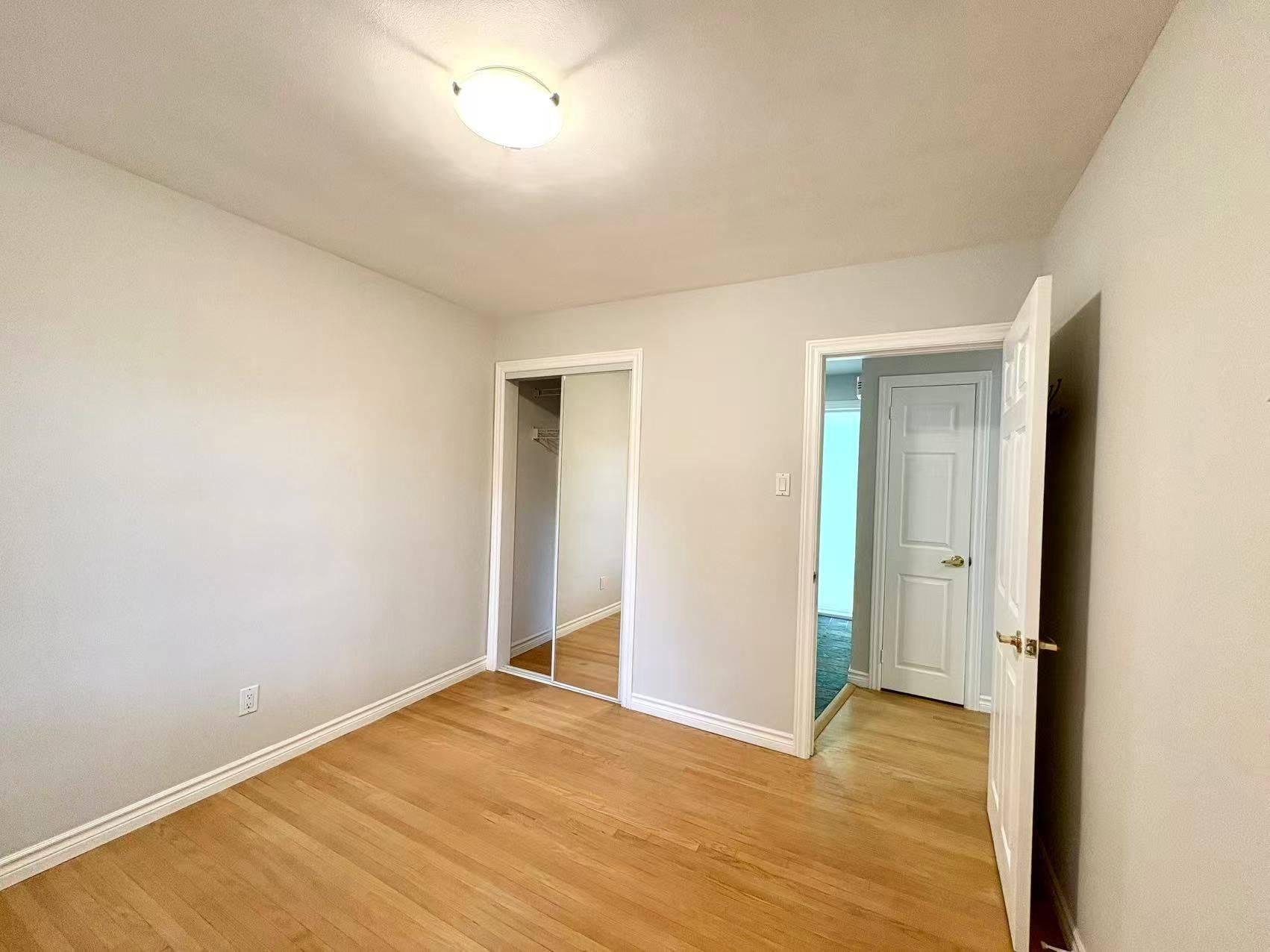 Richmond Hill, ON L4C 4W8,Upper 18 Leisure LN #Upper