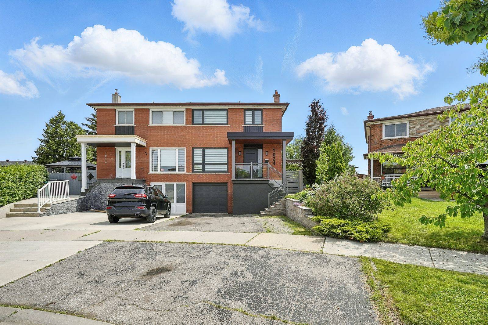 Mississauga, ON L4Y 2W1,1024 Syeston CT
