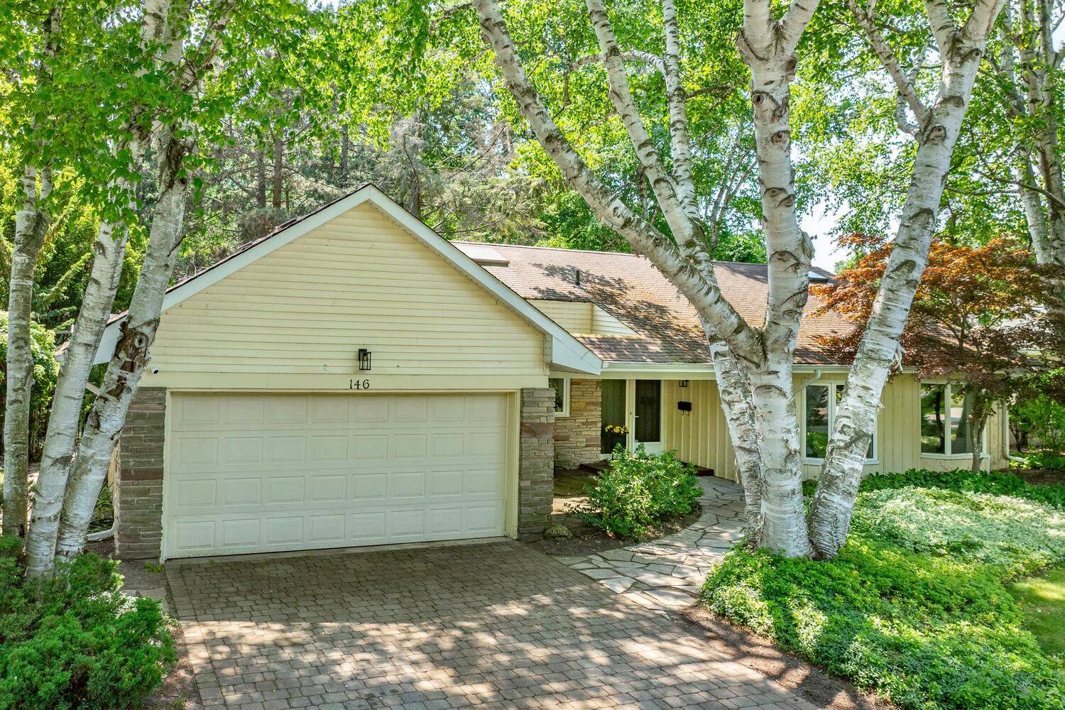 Burlington, ON L7L 2T1,146 Birett DR