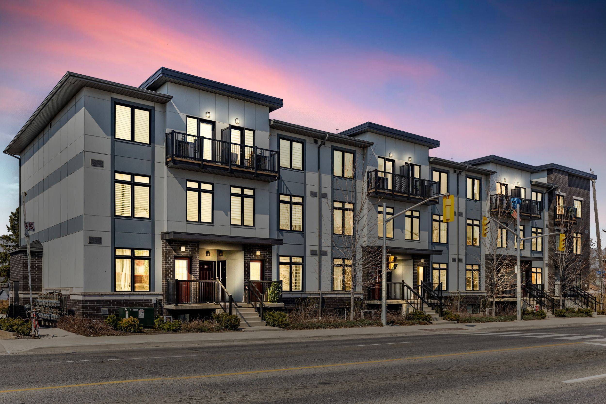 630 Rogers RD #21, Toronto W03, ON M6M 0B4