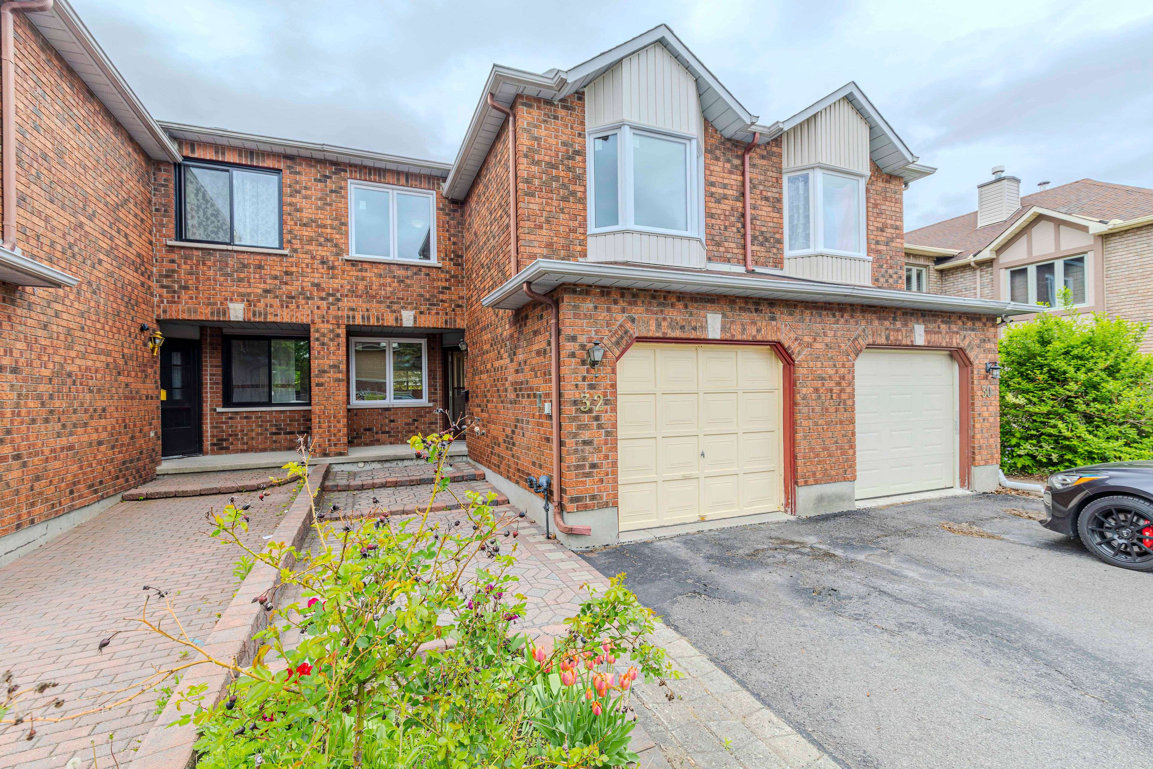 32 Winnegreen CT W, Hunt Club - South Keys And Area, ON K1G 5S2