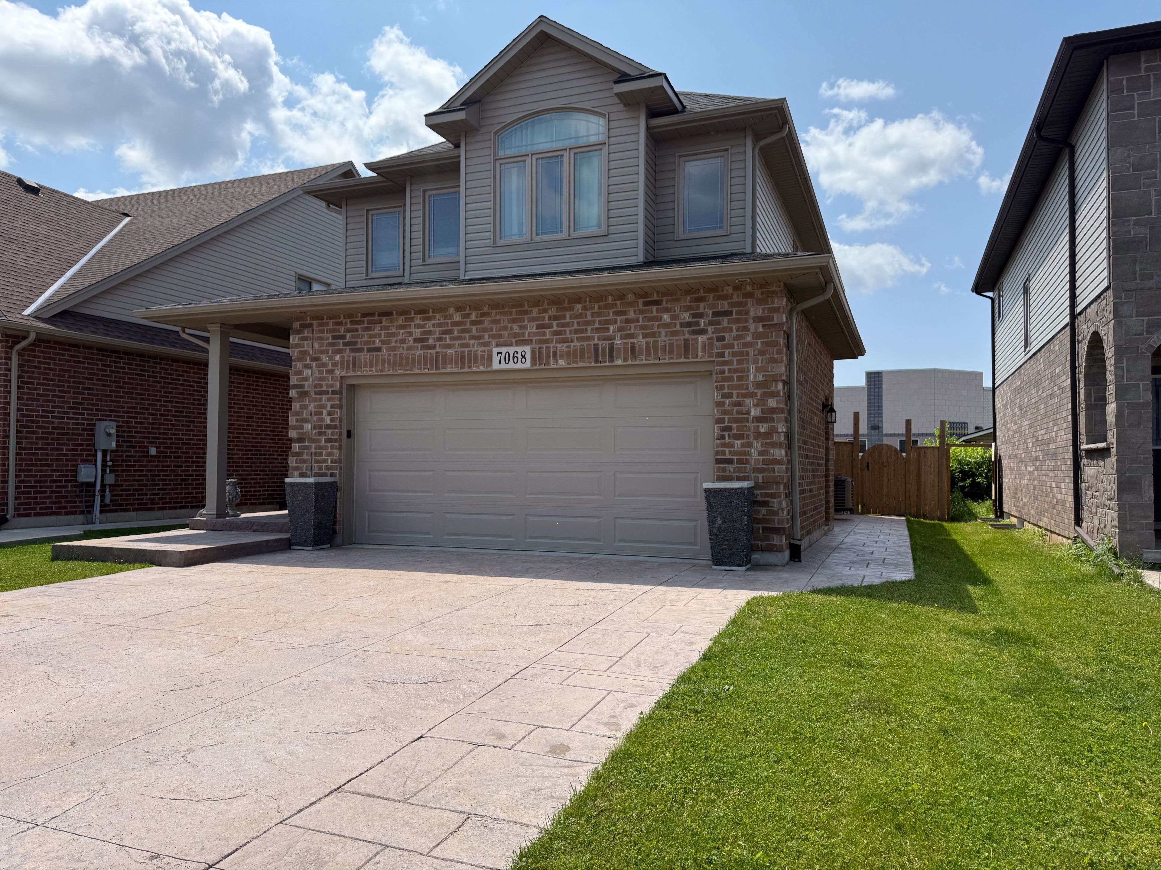 Niagara Falls, ON L2E 7H9,7068 Optimist LN